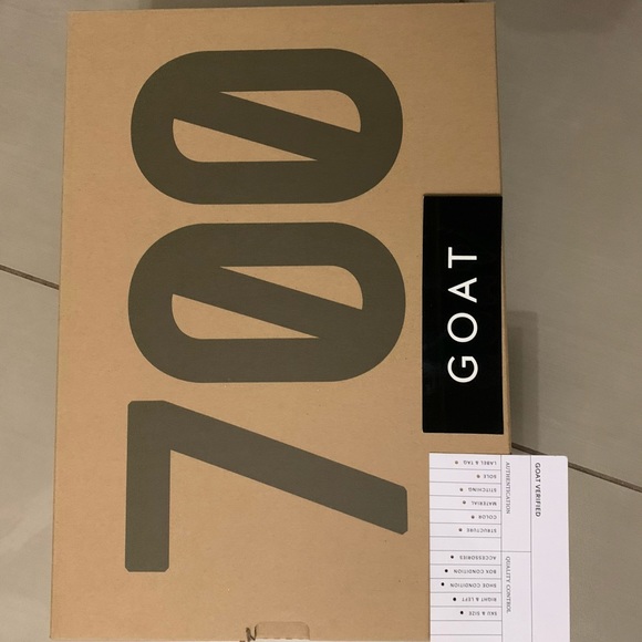 Yeezy 700 Vanta - Picture 2 of 3